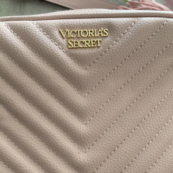 Victoria Secret soft quilted faux leather Fanny packs - Picture 7 of 14